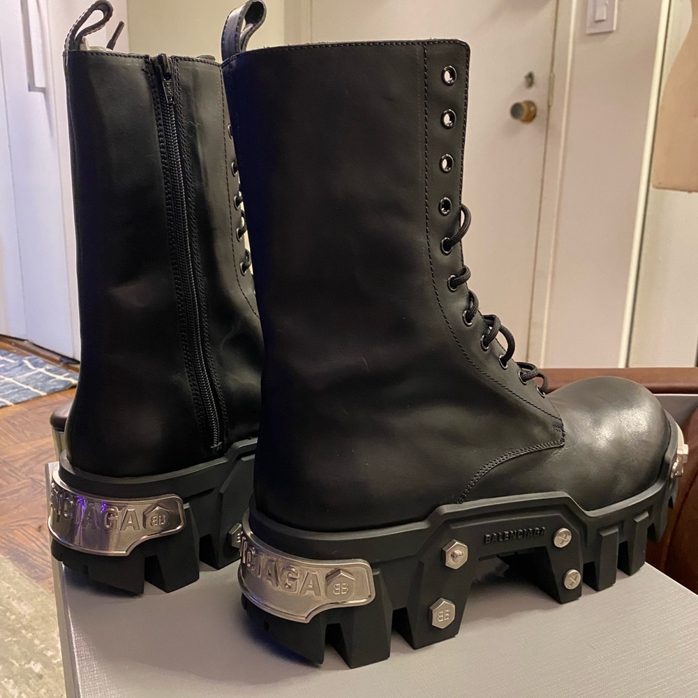 BALENCIAGA BULLDOZER LACE-UP BOOT IN BLACK - Picture 6 of 13